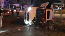 Otomobiller kavşakta çarpıştı: 2 yaralı