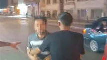 Motosiklet sürücüsüne yumruklu saldırı kamerada