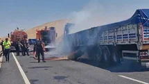 Seyir halindeki tır alev aldı