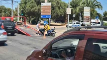 Motosiklet ile otomobil çarpıştı