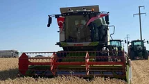 Eskişehir'de Vali Yılmaz Biçerdöver Kullandı