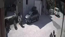 Hatay'da Ağaç Kamyonetin Üzerine Düştü