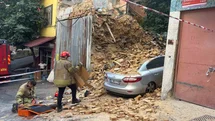 Beyoğlu'nda Metruk Bina Çöktü