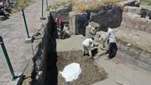 Ani Örenyeri’nde 900 yıllık erzak deposu gün yüzüne çıkarıldı