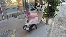 Eskişehir'de Pembe Motosiklet Dikkat Çekti