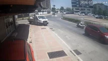 Önüne çıkan otomobile çarpmamak isterken kaza yaptı: 1 yaralı