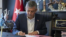 Özgür Özel ve 90 Milletvekili CHP'den İstifa Etti