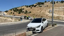 Adıyaman'da Kontrolden Çıkan Araç Refüje Çarptı