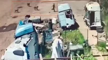 Başıboş köpeklerin saldırısından saniyeler ile kurtuldu
