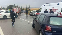 Eskişehir’de yağmur sonrası 3 aracın karıştığı trafik kazası, 2’si ağır 6 yaralı