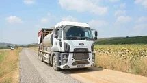 Tarsus’ta kırsal yollar sathi asfaltla yenileniyor