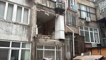 Nişantaşı'nda Bina Duvarı Çöktü
