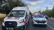 Uşak'ta Otomobil Tıra Çarptı