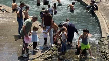Diyarbakır'da Çocuklar Sıcak Havada Anzele'ye Gidiyor