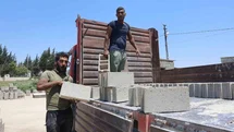 Hatay'da İkiz Kardeşlerden Briket Üretimi