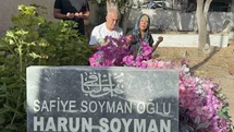 Safiye Soyman Oğlunun Mezarı Başında Gözyaşı Döktü