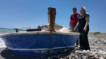 Caretta cerattaların yuvalama alanındaki kıyıya batık tekne vurdu