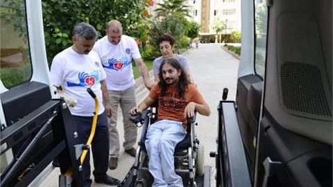 Mersin'de Engelli Transfer Aracı Engellilerin Hizmetinde