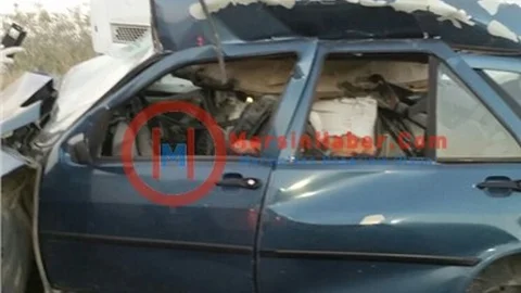 Tarsus'ta Kamyon ile Otomobil Çarpıştı