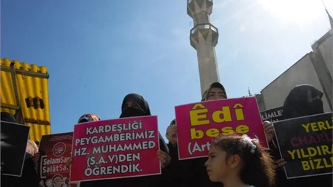 Peygamber’e Hakaret Karikatürüne Mersinliler Tepki Gösterdi