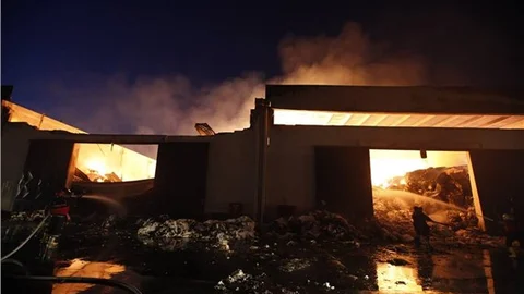 Mersin'de Pamuk Deposu Sabaha Kadar Alev Alev Yandı