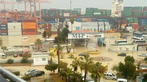 Sel Afeti Nedeniyle Limanda Operasyonlar Durmuştu