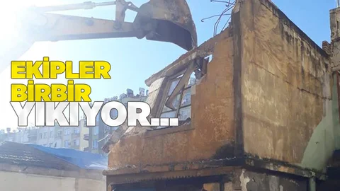Mersin Akdeniz İlçesinde Tehlike Arz Eden Metruk Binalar Yıkılıyor