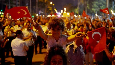 Mersin’de 19 Mayıs Akşamı Fener Alayı Gerçekleşti