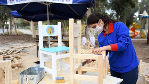 Atölyenin Kadın Marangozu İş Başında!