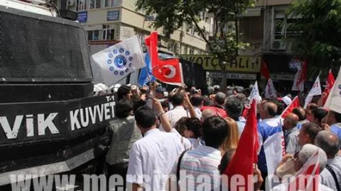 Mersin'deki Memur Eyleminde Olay 10 Yaralı