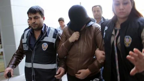 Cani Anne Tutuklandı