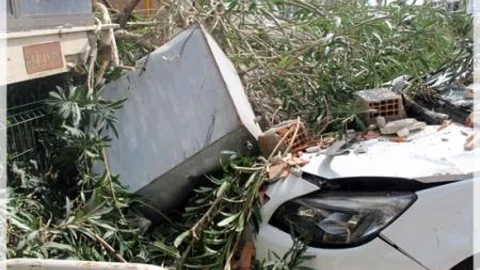 Üzerine 1 Tonluk Tank Düştü