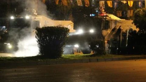 Mersin Pozcu'da Gösterciler İle Polis Arasında Çatışma