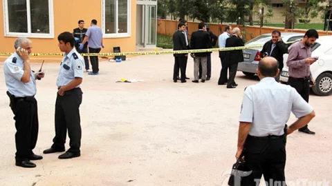 Eski eşini ve kocasını öldürdü