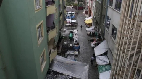 Hakkari'de Bayram Pazarı Kuruldu