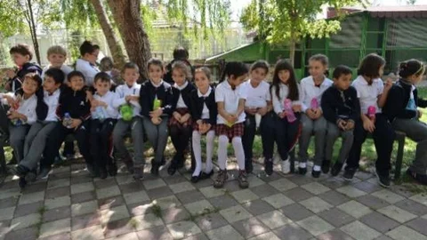 Minik Öğrencilerin Hayvan Sevgisi