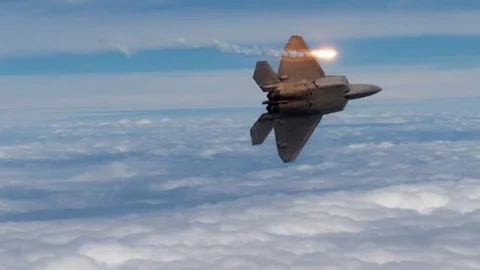 Yunan uçaklarından taciz!