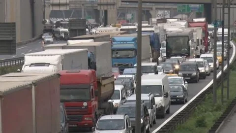 Bayram yolculuğu İstanbul trafiğini felç etti!