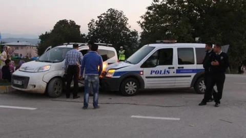 Ekip otosunun karıştığı kazada 4 kişi yaralandı!