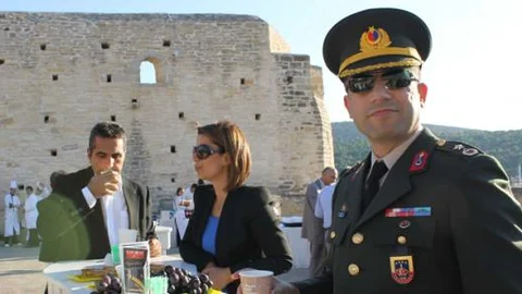 Çeşme'de bayramlaşma kalede yapıldı!