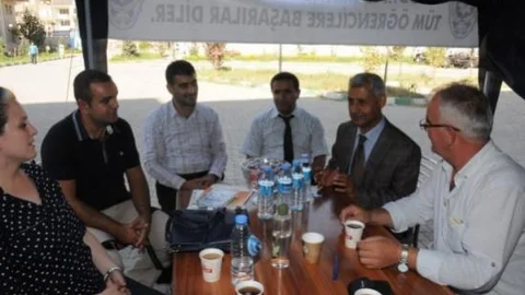 Rektör Vekili Bal Kayıt Yapan Öğrencilerle Bir Araya Geldi