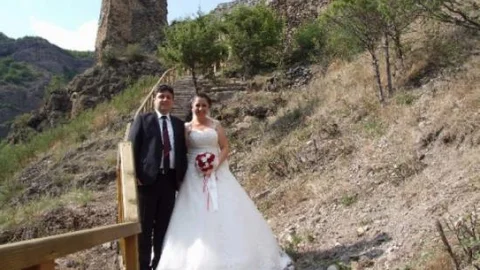 Şavşat Kalesi Düğün Fotoğrafı Çektirmek İsteyenlerin Mekanı Oldu