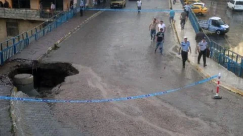 Kelkit'te Aşırı Yağış Yolu Çökertti