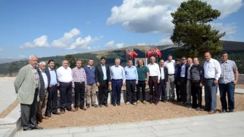 Kars Milletvekilleri Kılıç Ve Arslan Şehitlerin Yoluna Taş Döşedi