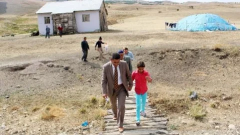 Karameşe Köyünde Kız Çocuklar İlk Defa Ortaokula Gönderiliyor