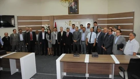 Belediye Başkanı Faruk Akdoğan'a Plaket