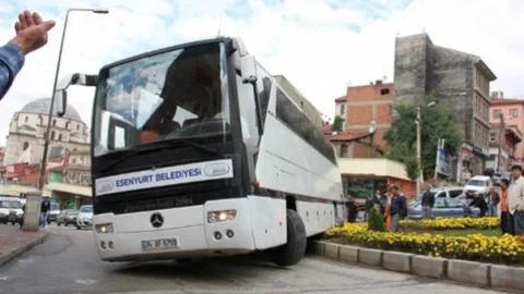 Bolu'da Otobüs Refüje Daldı