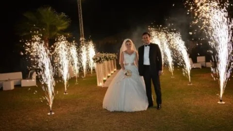 Havai Fişek Satan Kişi Kızının Düğününde Havai Fişek Şovu Yaptı