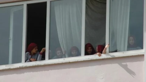 Rize'de Paravanlı Eğitime Öğrenci Ve Velilerden Tepki