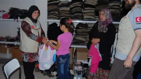 Cansuyu Afyonkarahisar İl Temsilciliğinden Öğrencilere Kırtasiye Yardımı